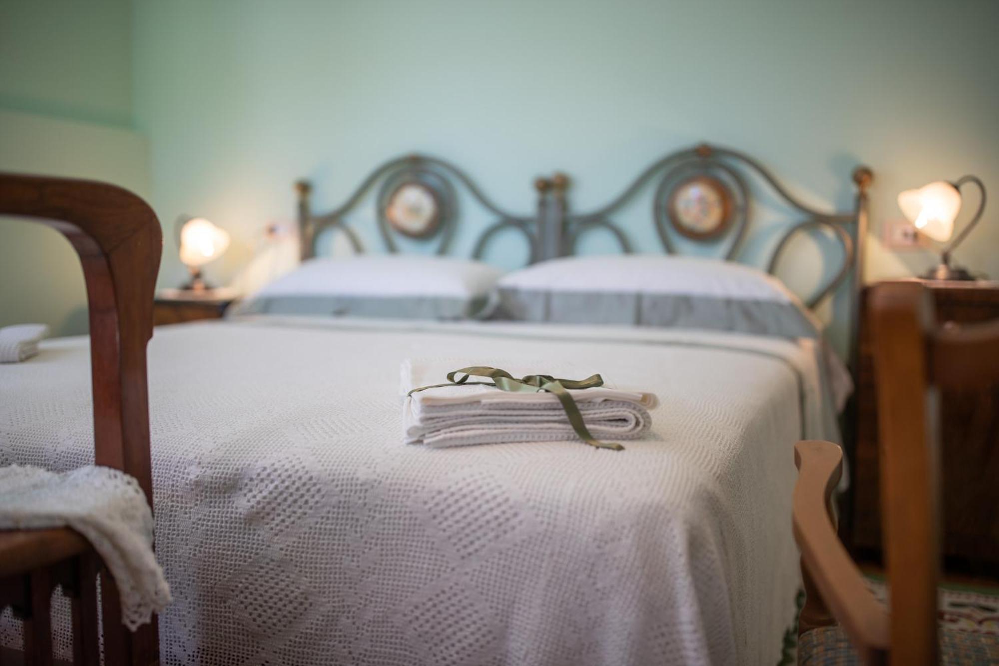 Agriturismo Isola Dei Calanchi - Guest House Атри Екстериор снимка