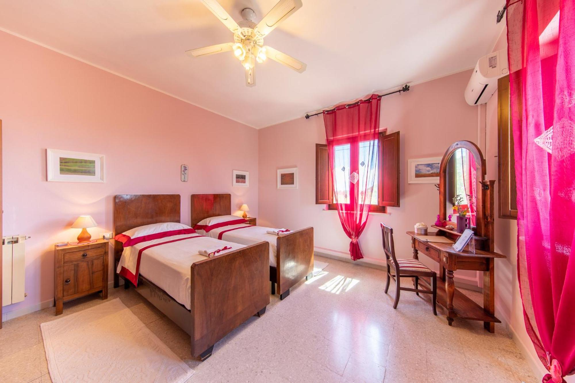 Agriturismo Isola Dei Calanchi - Guest House Атри Екстериор снимка